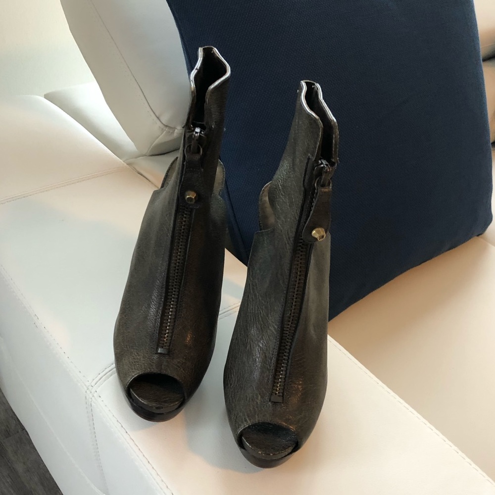 Stuart Weitzman bootie - Picture 2 of 8